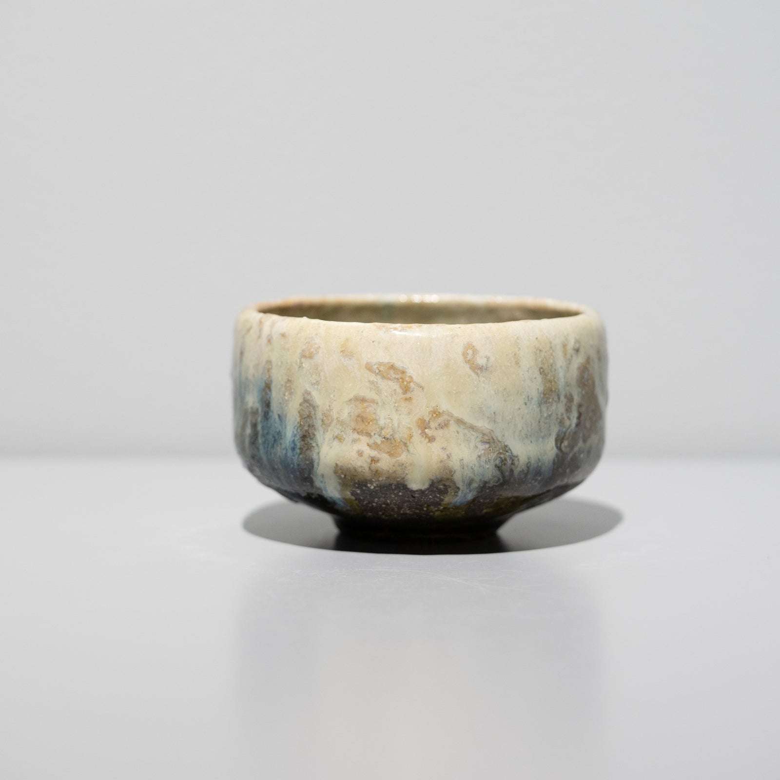 ぐい呑 骨董品 徳永榮二郎 / 龍門白嶺 ぐい呑 大（一点物） – HULS GALLERY