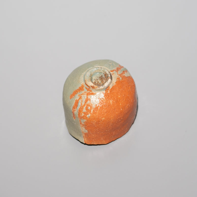 <tc>Hideki Yanashita / Katami-gawari Sake Cup (Celadon & Red Raku)</tc>