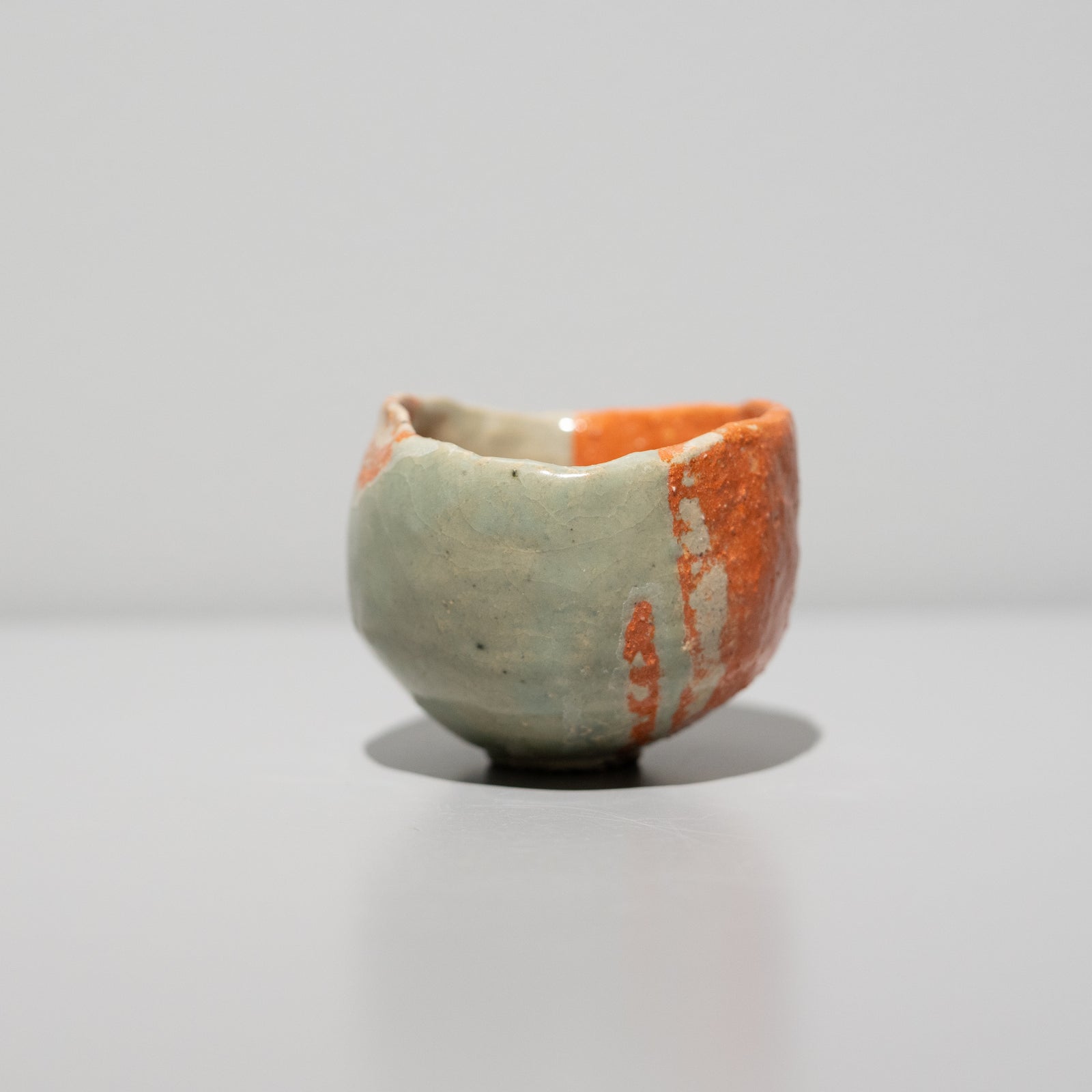柳下季器 / 片身替ぐい呑（一点物） – HULS GALLERY TOKYO