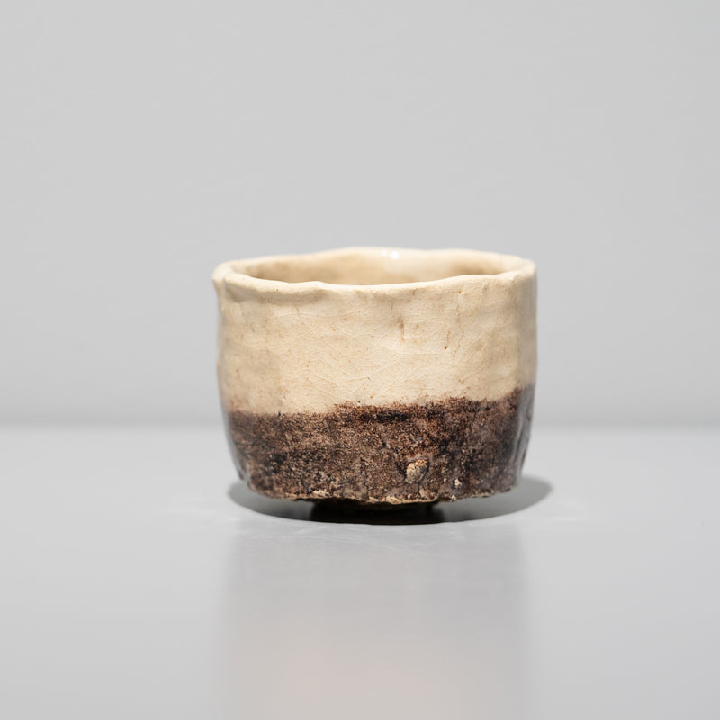 <tc><!-- x-tinymce/html -->Hideki Yanashita / White Raku Sake Cup Fujisan (Mt.Fuji)</tc>