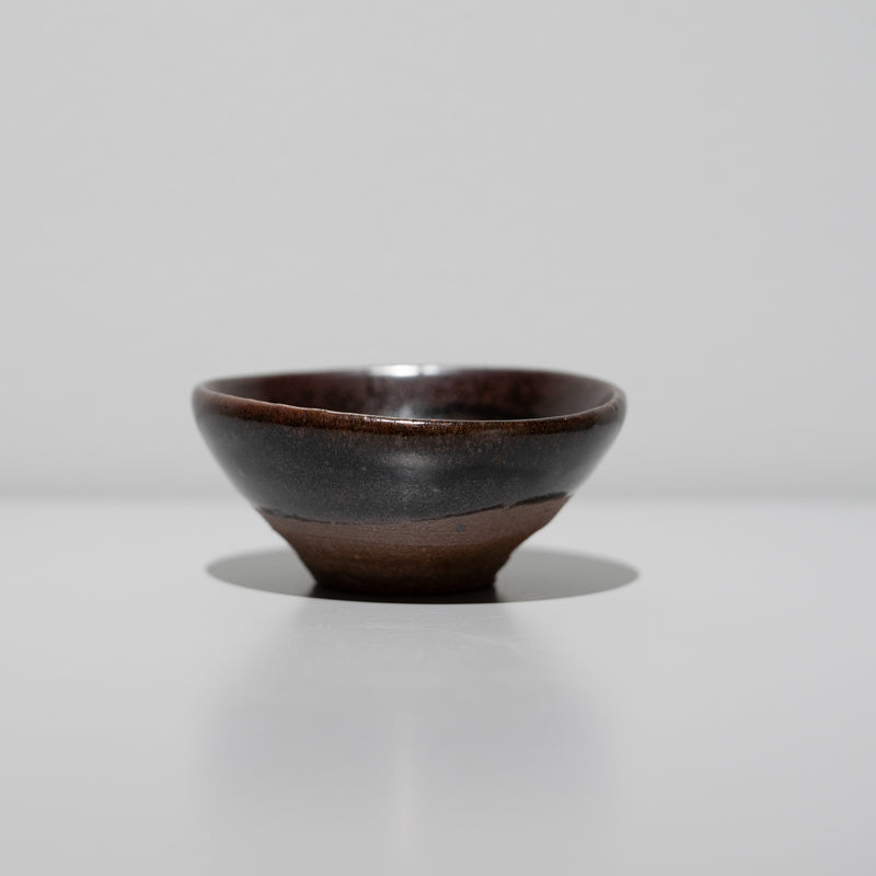 <tc>Kenta Nakazato / Sake Cup with Iron Glaze</tc>