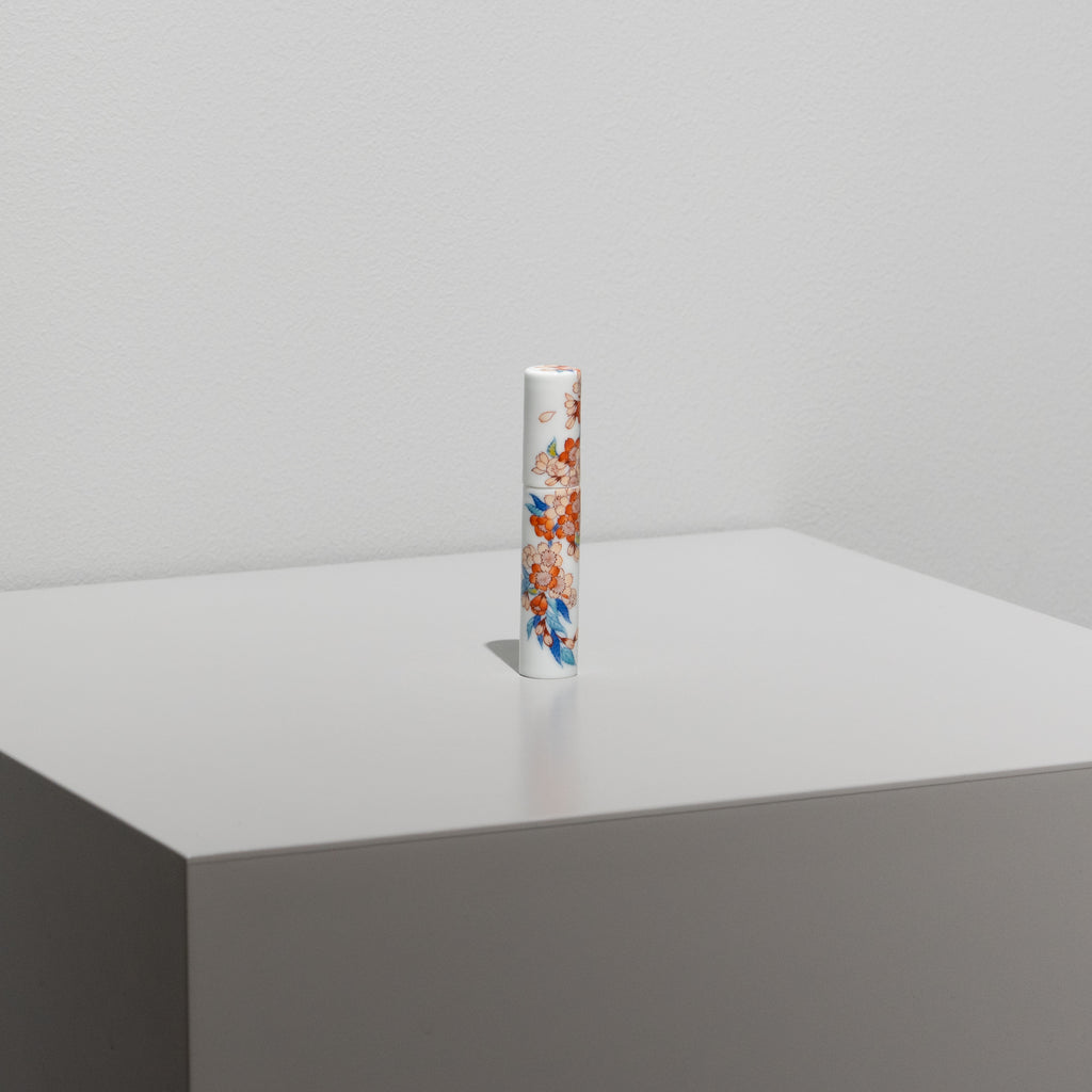 鍋島 桜文 アトマイザー香水瓶 – HULS GALLERY TOKYO | 現代工芸ギャラリー