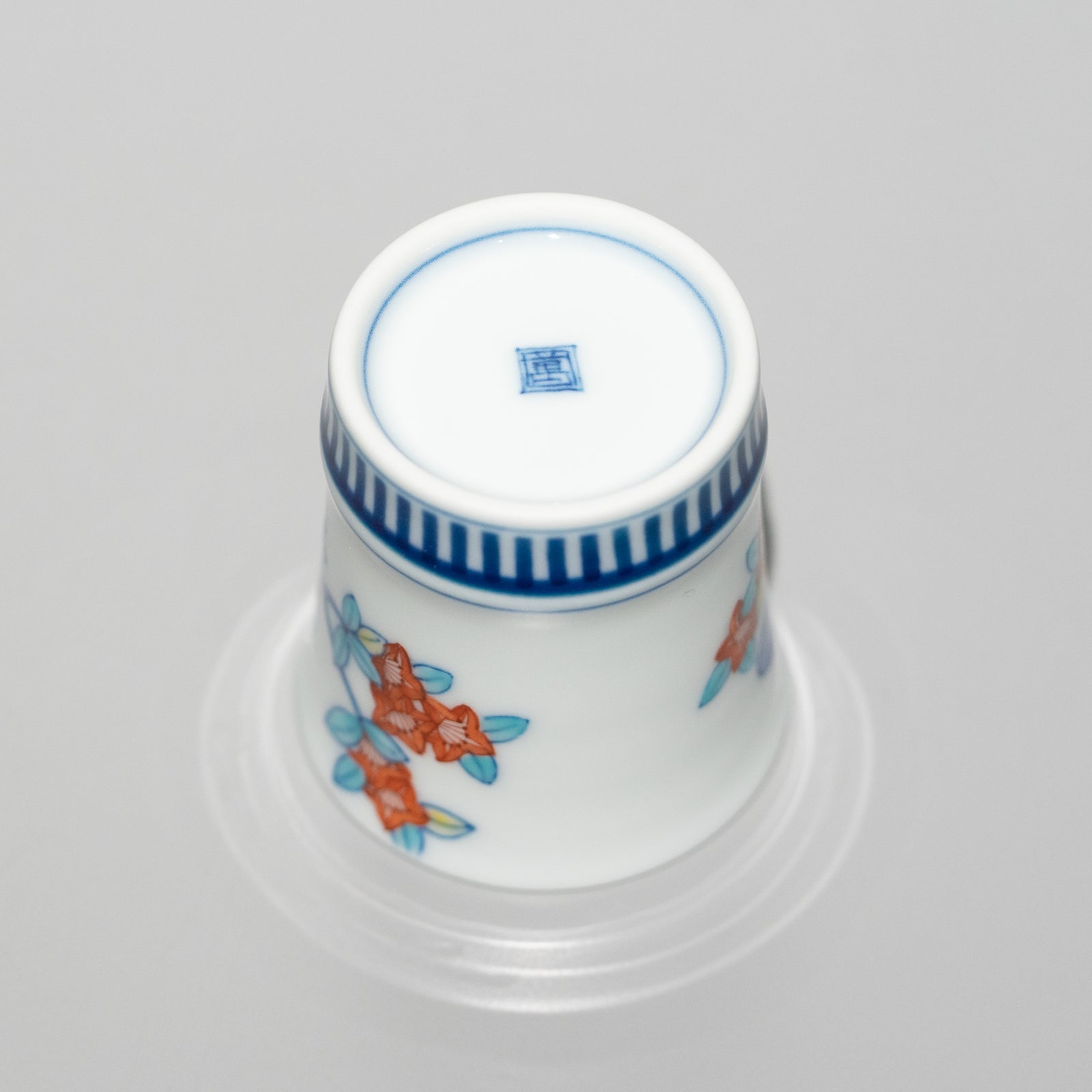 鍋島 石楠花文 ぐい呑 – HULS GALLERY TOKYO | 現代工芸ギャラリー