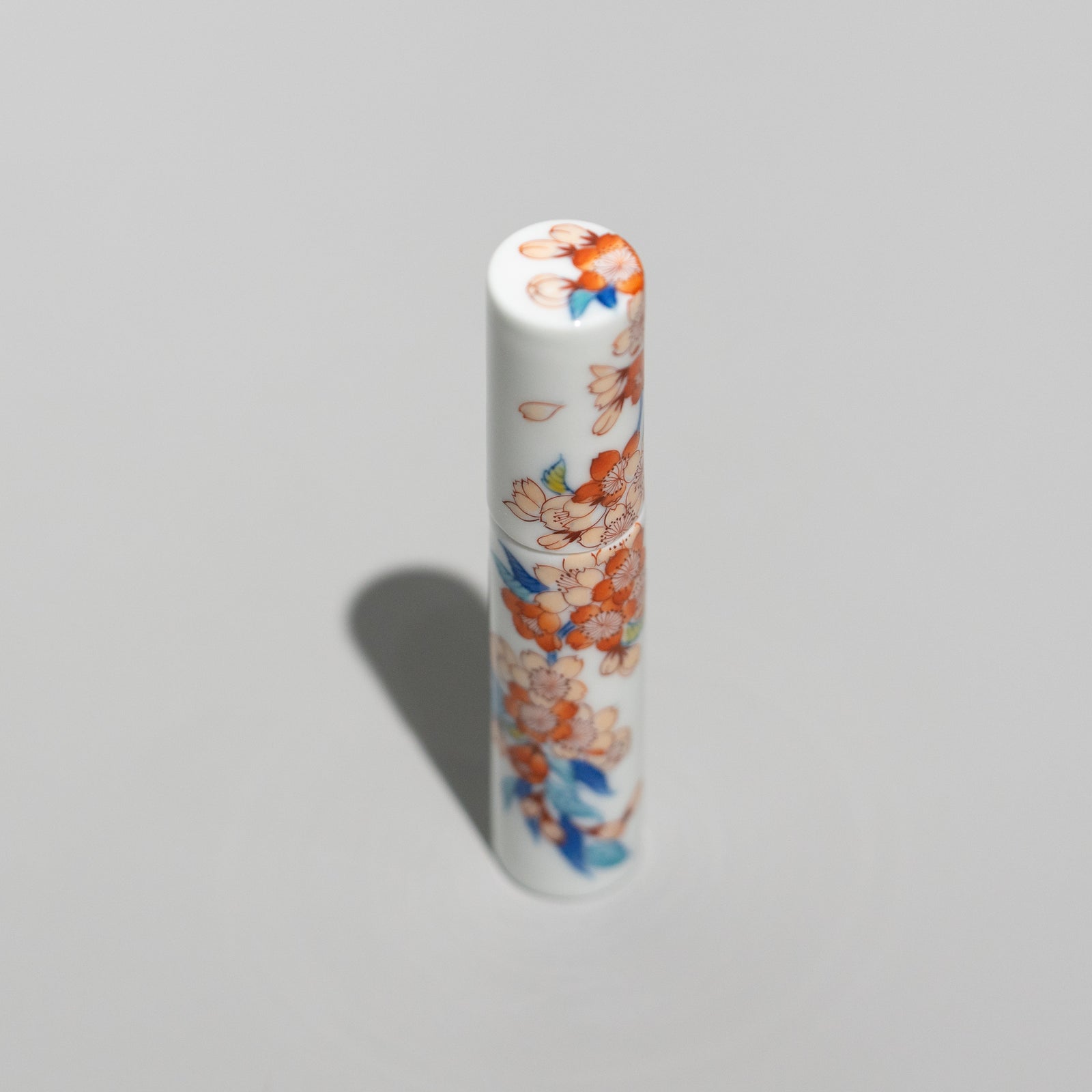 鍋島 桜文 アトマイザー香水瓶 – HULS GALLERY TOKYO | 現代工芸ギャラリー