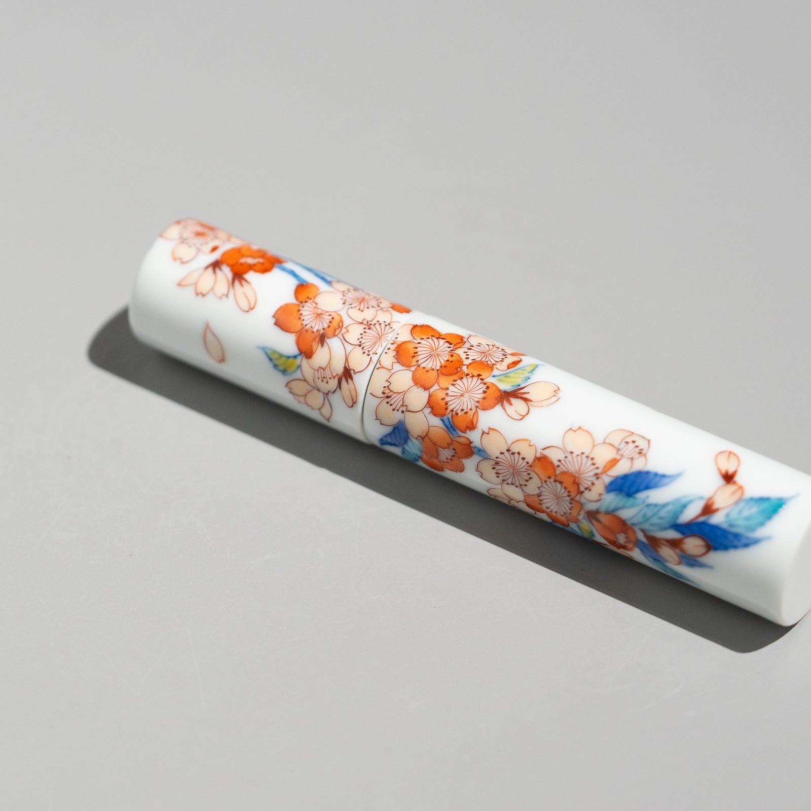 鍋島 桜文 アトマイザー香水瓶 – HULS GALLERY TOKYO | 現代工芸ギャラリー