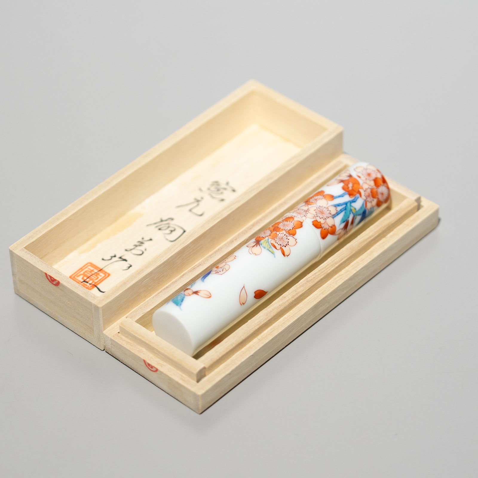 鍋島 桜文 アトマイザー香水瓶 – HULS GALLERY TOKYO | 現代工芸ギャラリー