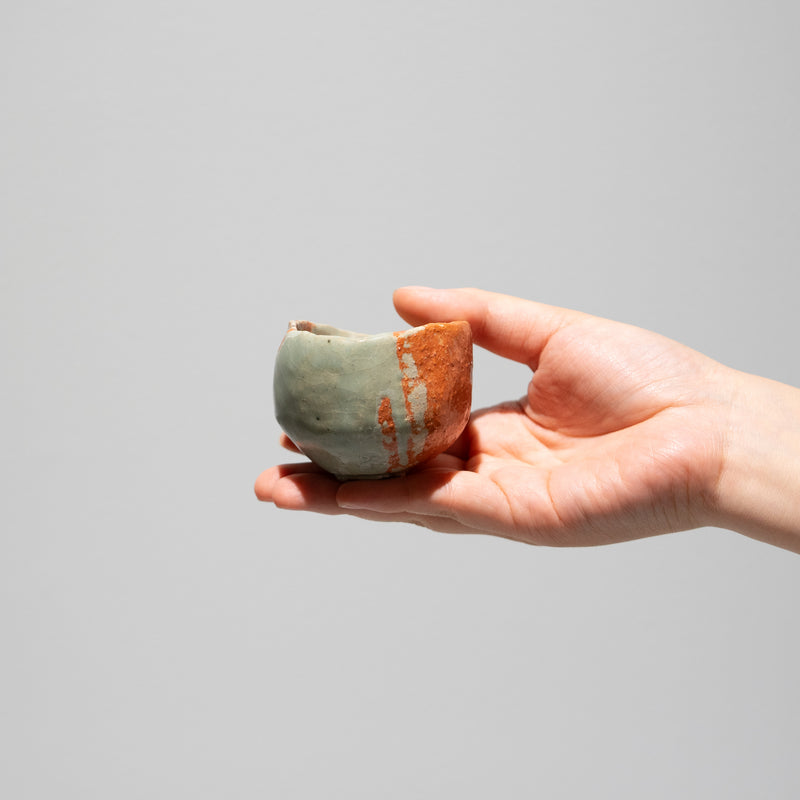 <tc>Hideki Yanashita / Katami-gawari Sake Cup (Celadon & Red Raku)</tc>