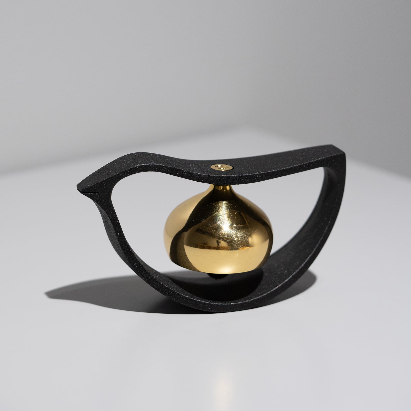 Kotorin Hand Bell (Black) – HULS GALLERY TOKYO | 現代工芸