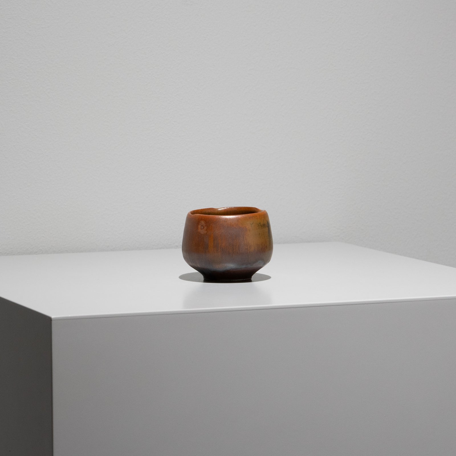 田原崇雄 / 鉄釉ぐい呑（一点物） – HULS GALLERY TOKYO | 現代工芸