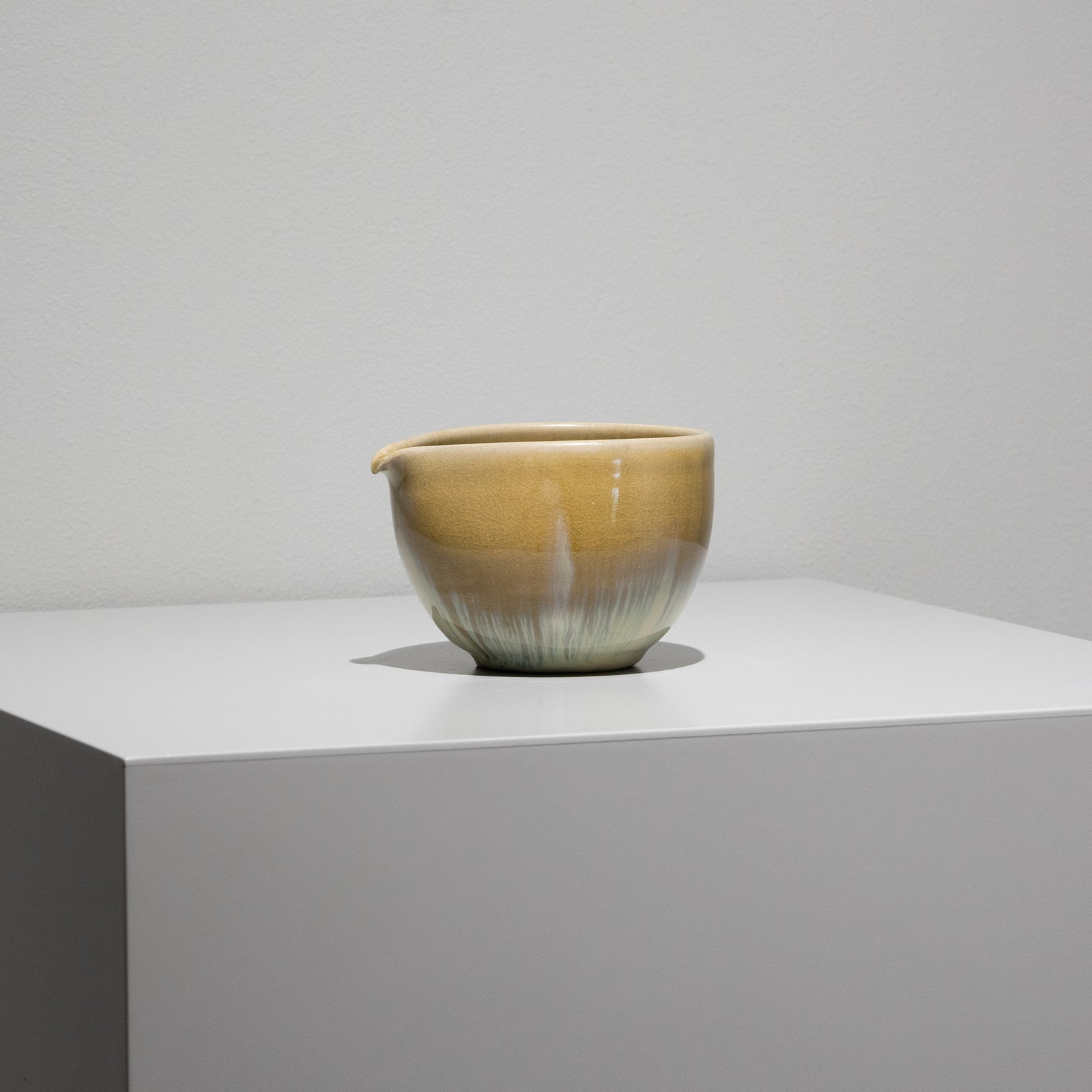 田原崇雄 / 流白釉片口（一点物） – HULS GALLERY TOKYO | 現代工芸