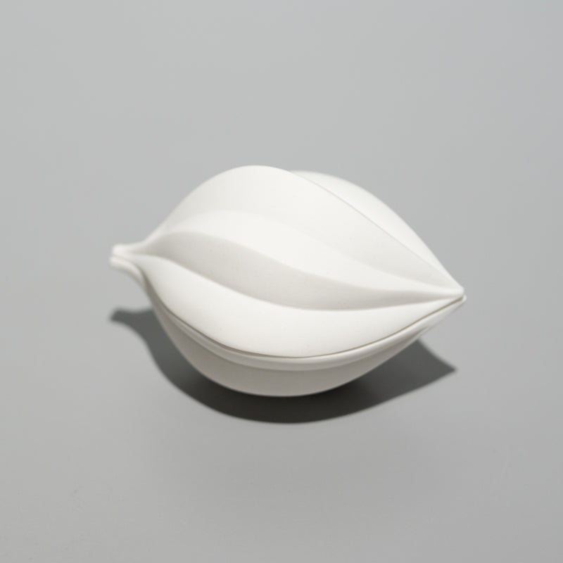 高橋奈己 / 白磁の実（一点物） – HULS GALLERY TOKYO | 現代工芸