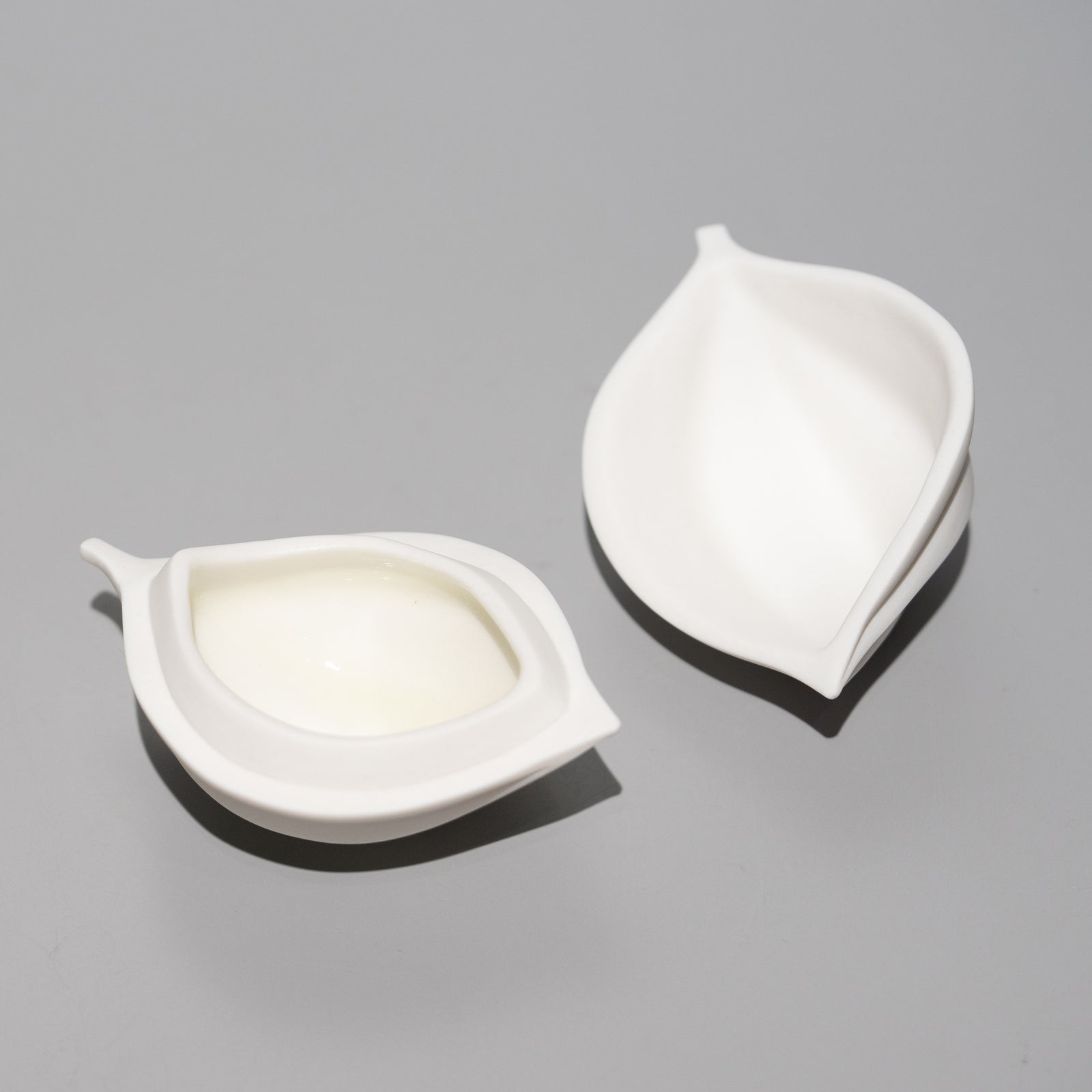 高橋奈己 / 白磁の実（一点物） – HULS GALLERY TOKYO | 現代工芸