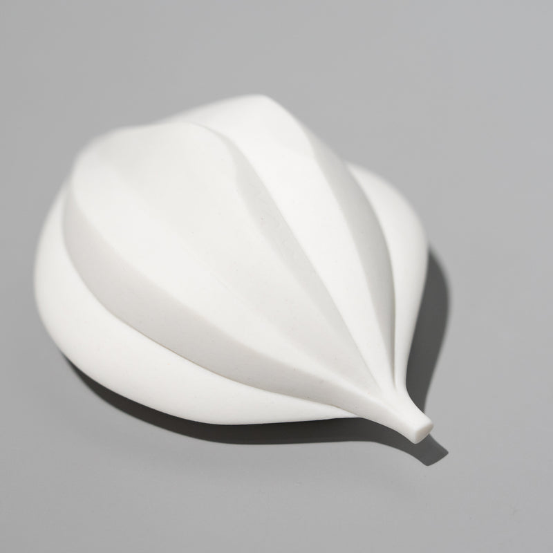 高橋奈己 / 白磁の実（一点物） – HULS GALLERY TOKYO | 現代工芸