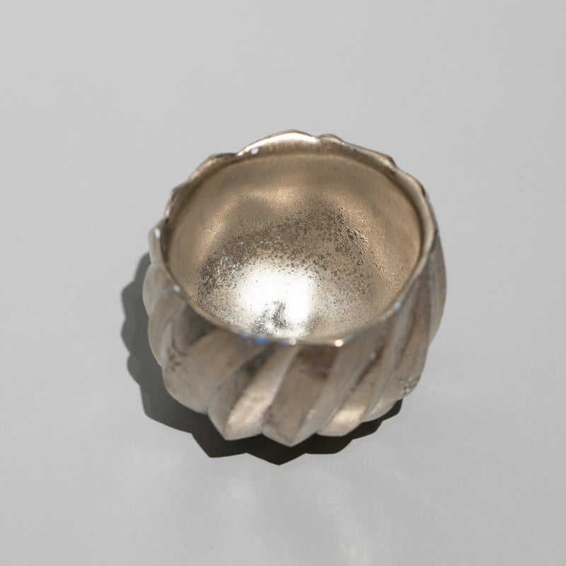 高橋奈己 / プラチナ彩呉須盃（一点物） – HULS GALLERY TOKYO | 現代