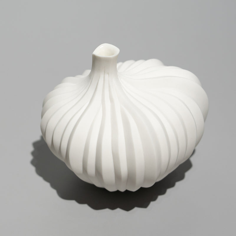 限定sale高橋奈己 『 白磁の皿 』.365x 335mm／現代美術オブジェ 高橋奈己 / 白磁の実（一点物） – HULS GALLERY TOKYO | 現代工芸