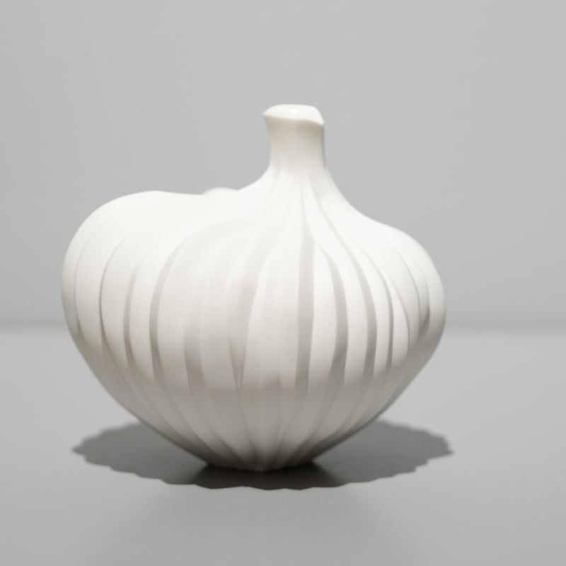 高橋奈己 / 白磁の実（一点物） – HULS GALLERY TOKYO | 現代工芸