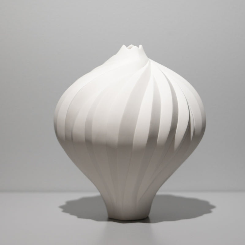 高橋奈己 / 白磁の実（一点物） – HULS GALLERY TOKYO | 現代工芸