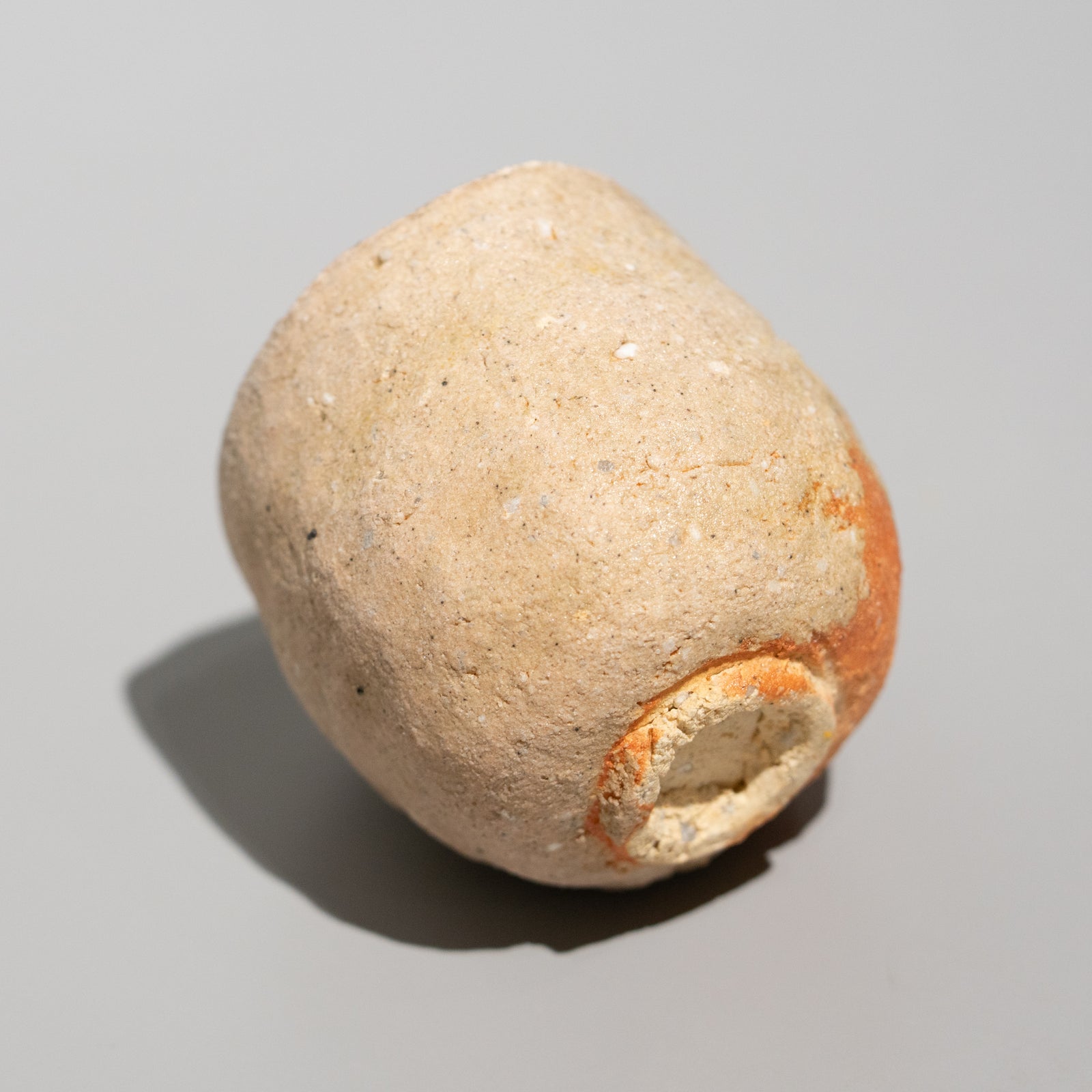 柳下季器 / 信楽不二文ぐい呑（一点物） – HULS GALLERY TOKYO | 現代