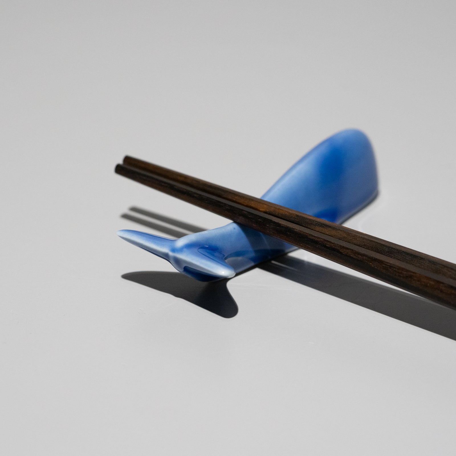 藍鯨箸置5個組 – HULS GALLERY TOKYO | 現代工芸ギャラリー