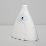 <tc>Triangle flower Vase (Lotus)</tc>