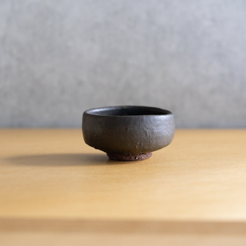 <tc>Rui Mito / Black Karatsu Sake Cup</tc>