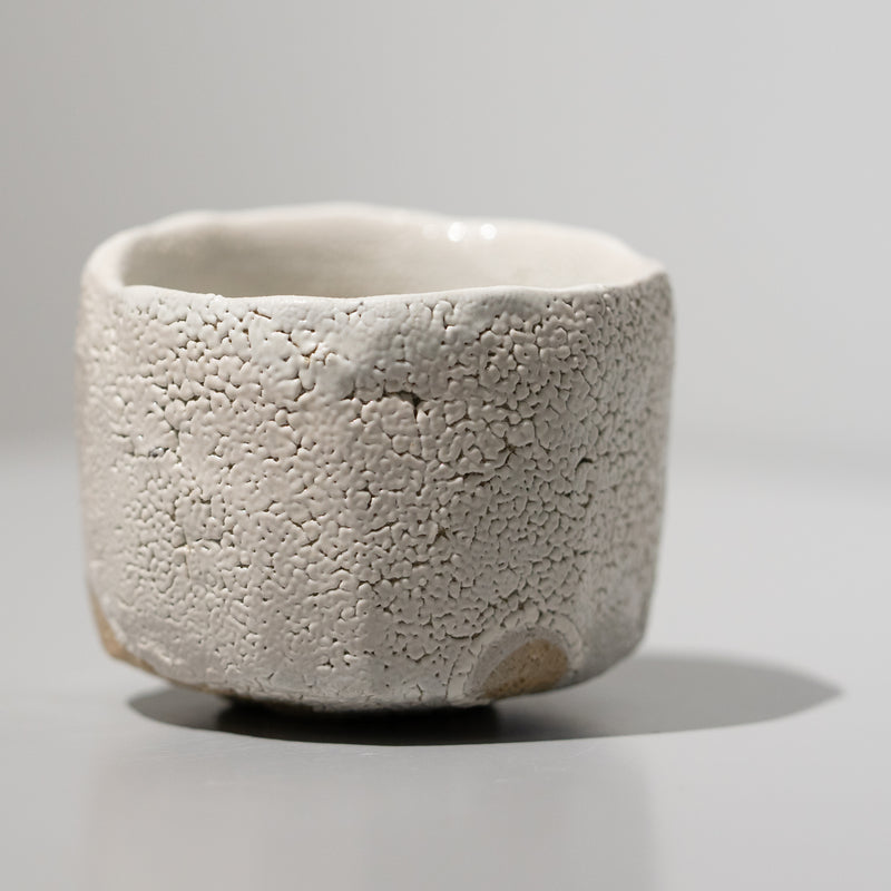 安永頼山 / 白唐津面取酒呑（一点物） – HULS GALLERY TOKYO | 現代