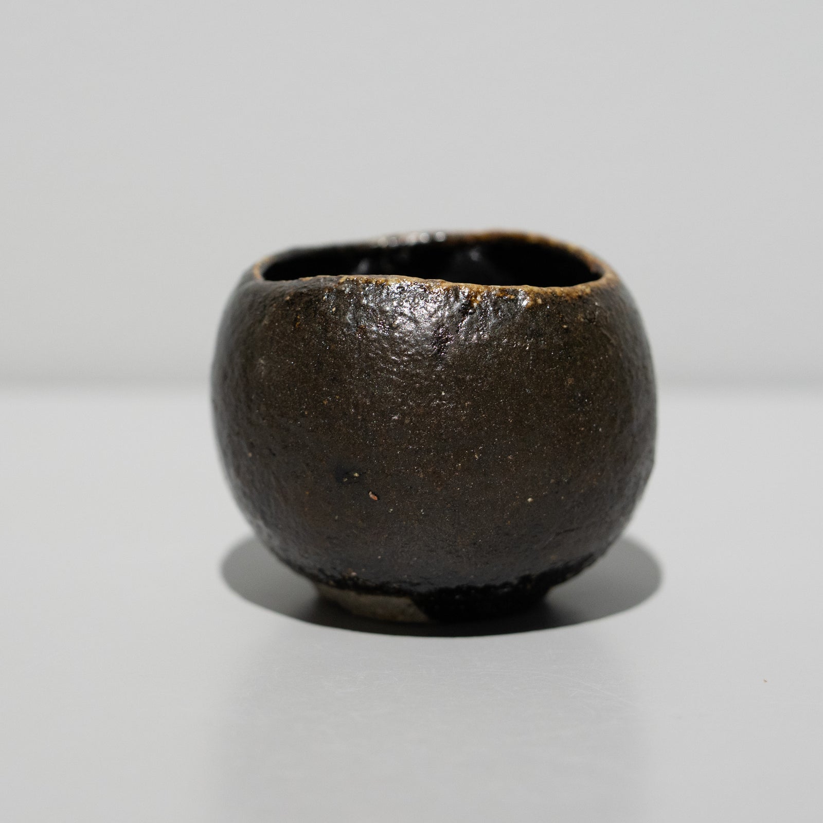 加藤亮太郎　おちょこ 加藤亮太郎 / 瀬戸黒酒呑（一点物） – HULS GALLERY TOKYO | 現代工芸