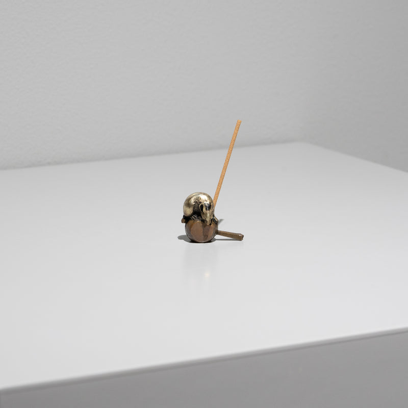 <tc>Incense holder / Mouse</tc>