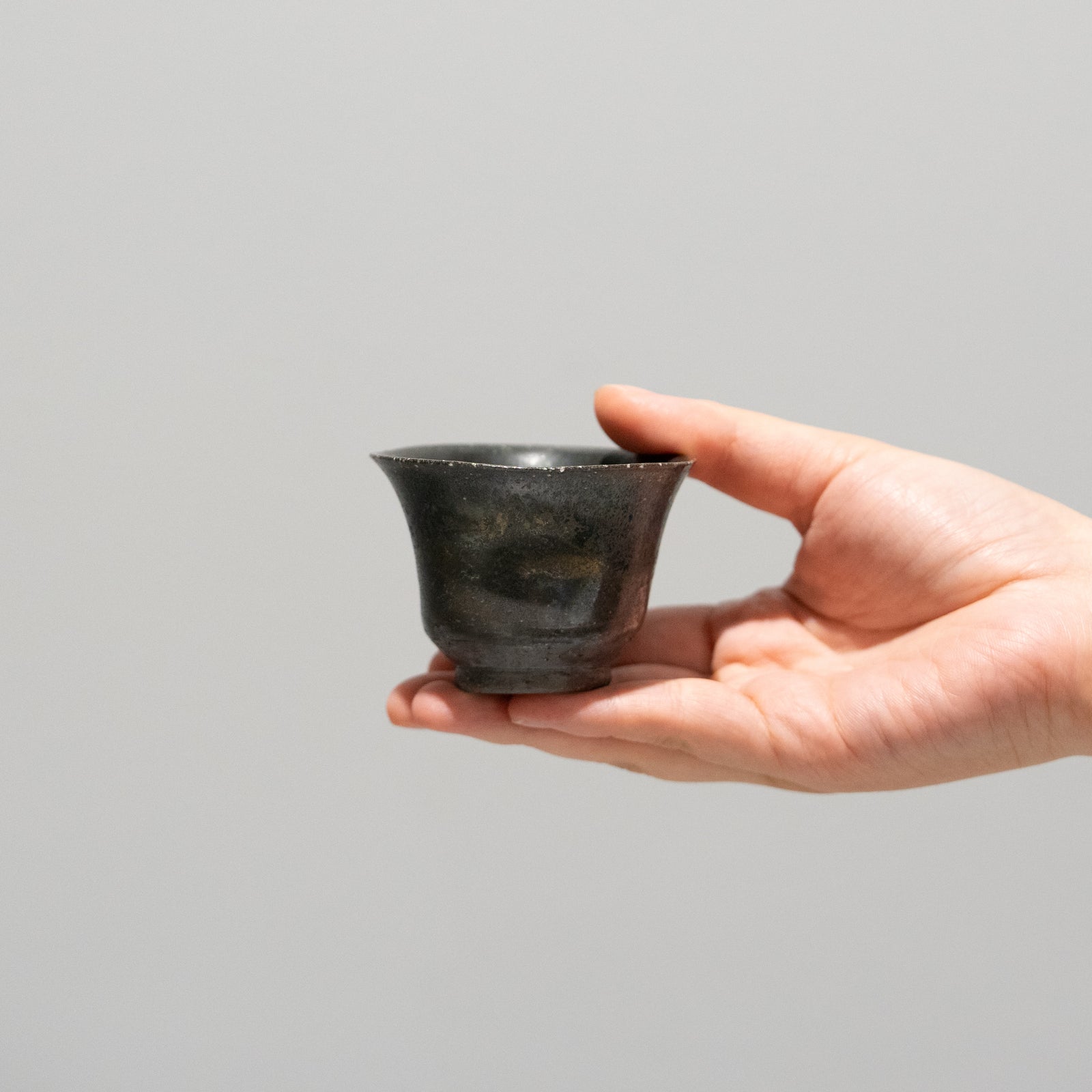 Eijiro Tokunaga / Kuro Arita Sake Cup – HULS GALLERY TOKYO | 現代