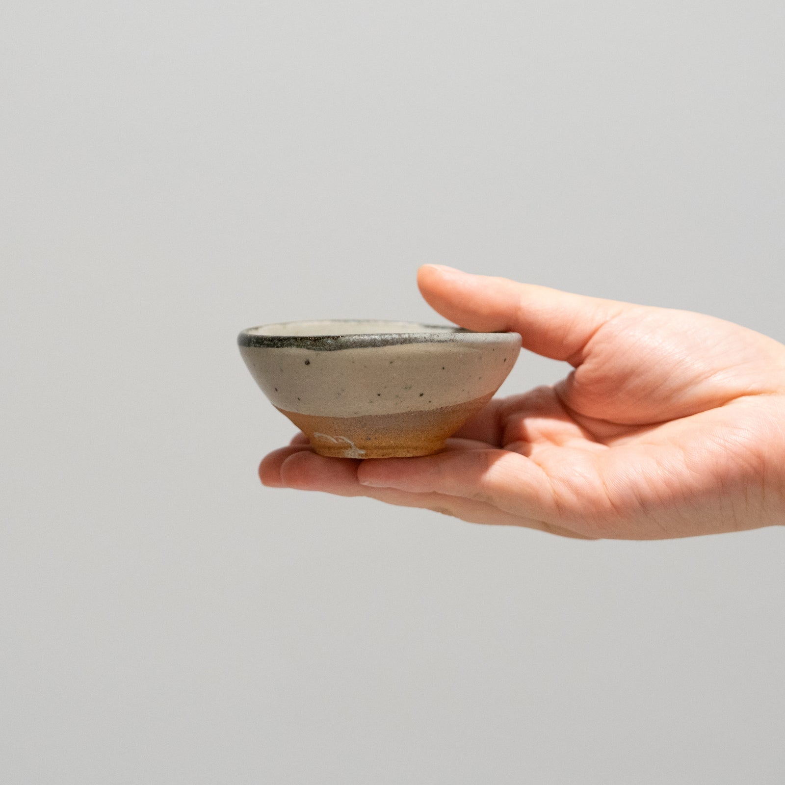 中里健太 / 皮鯨ぐい呑（一点物） – HULS GALLERY TOKYO | 現代工芸