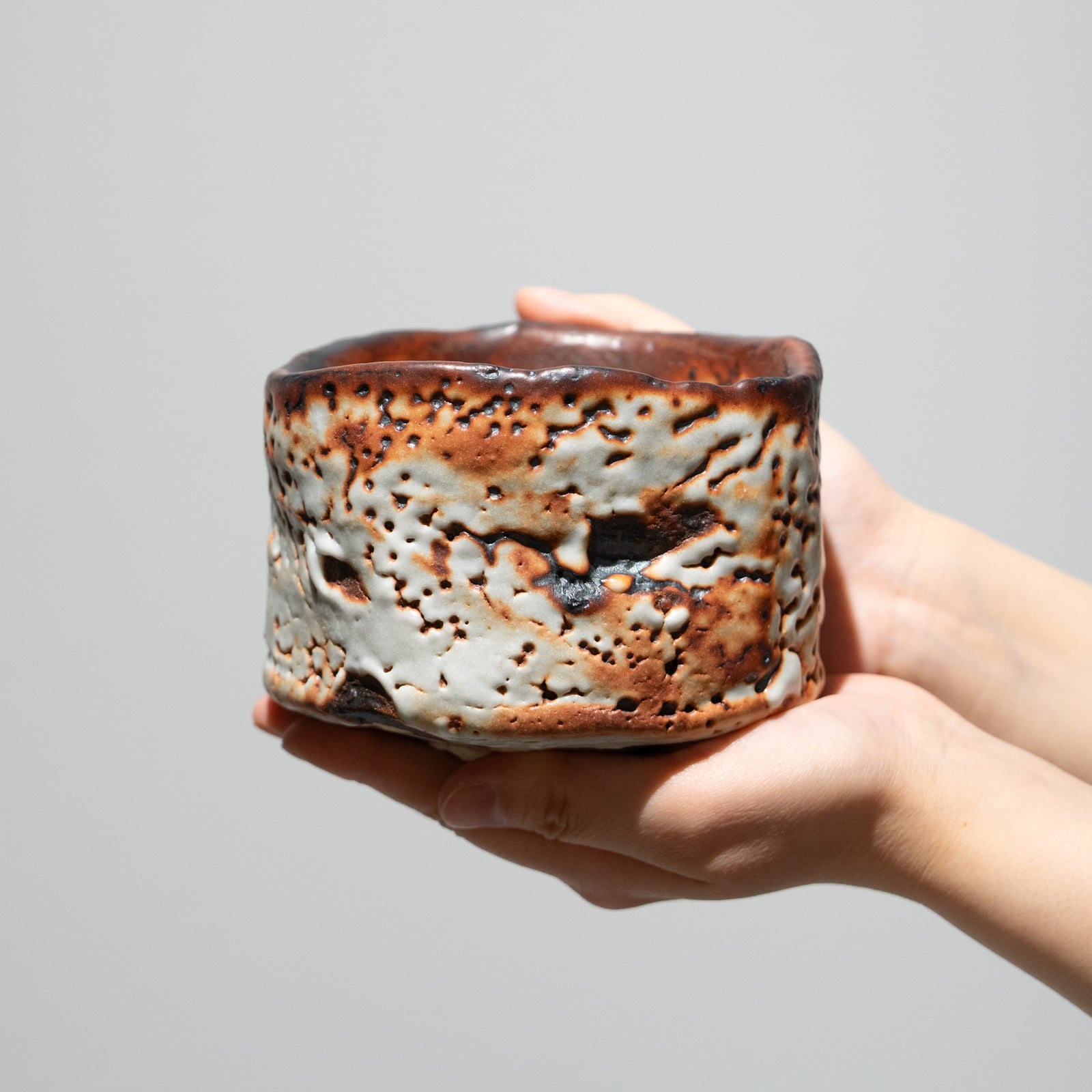 加藤亮太郎 / 鼠志野茶碗（一点物） – HULS GALLERY TOKYO | 現代工芸