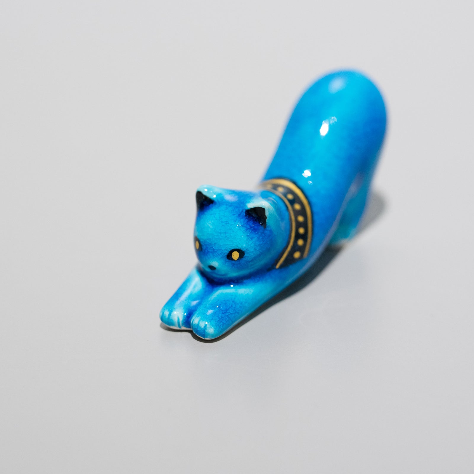 Mini Ornament Cat (Blue) – HULS GALLERY TOKYO | 現代工芸ギャラリー