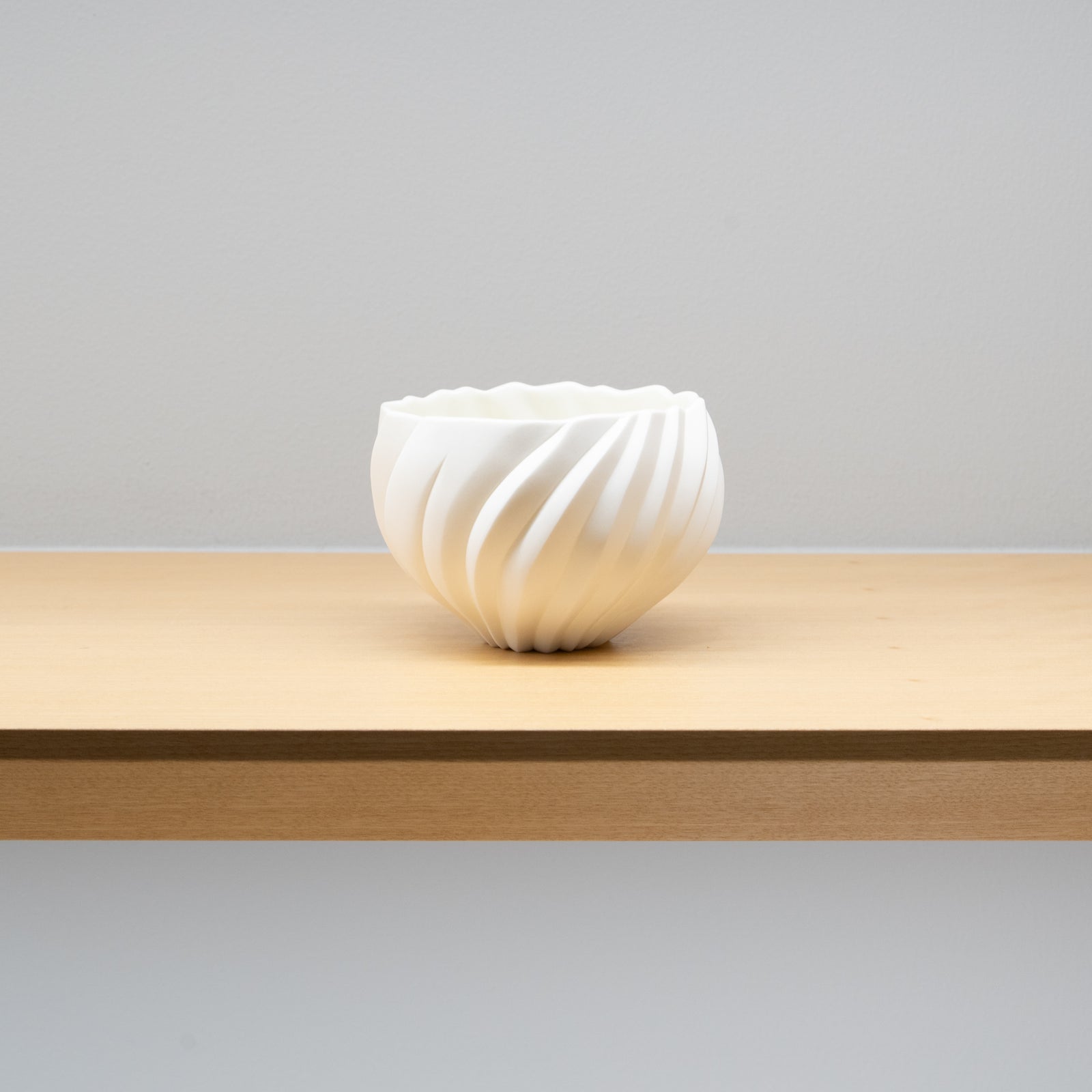 高橋奈己 / 白磁 茶碗（一点物） – HULS GALLERY TOKYO | 現代工芸