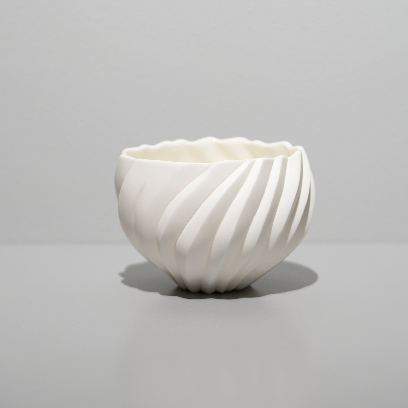 高橋奈己 / 白磁 茶碗（一点物） – HULS GALLERY TOKYO | 現代工芸