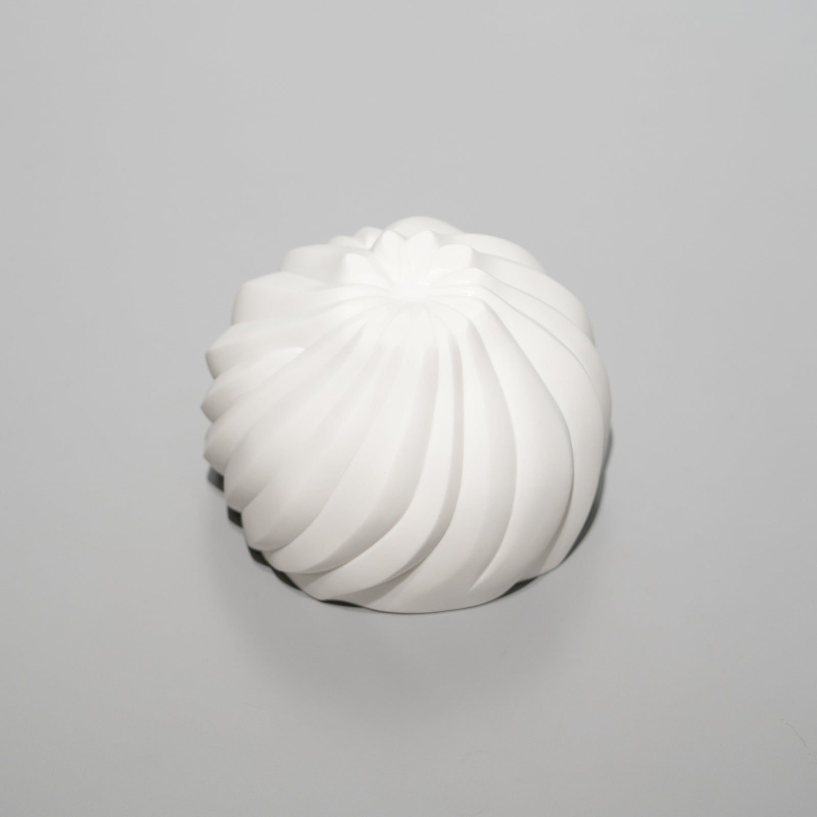 高橋奈己 / 白磁 茶碗（一点物） – HULS GALLERY TOKYO | 現代工芸