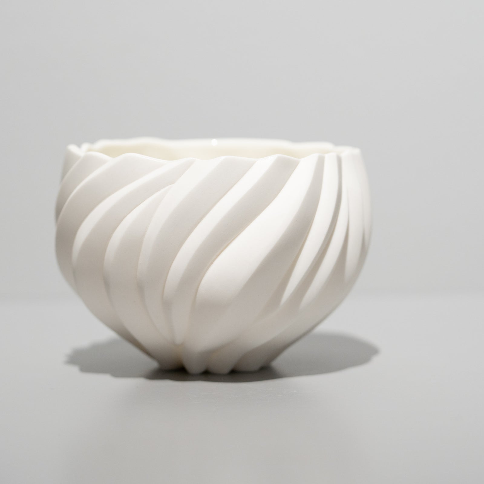 高橋奈己 / 白磁 茶碗（一点物） – HULS GALLERY TOKYO | 現代工芸