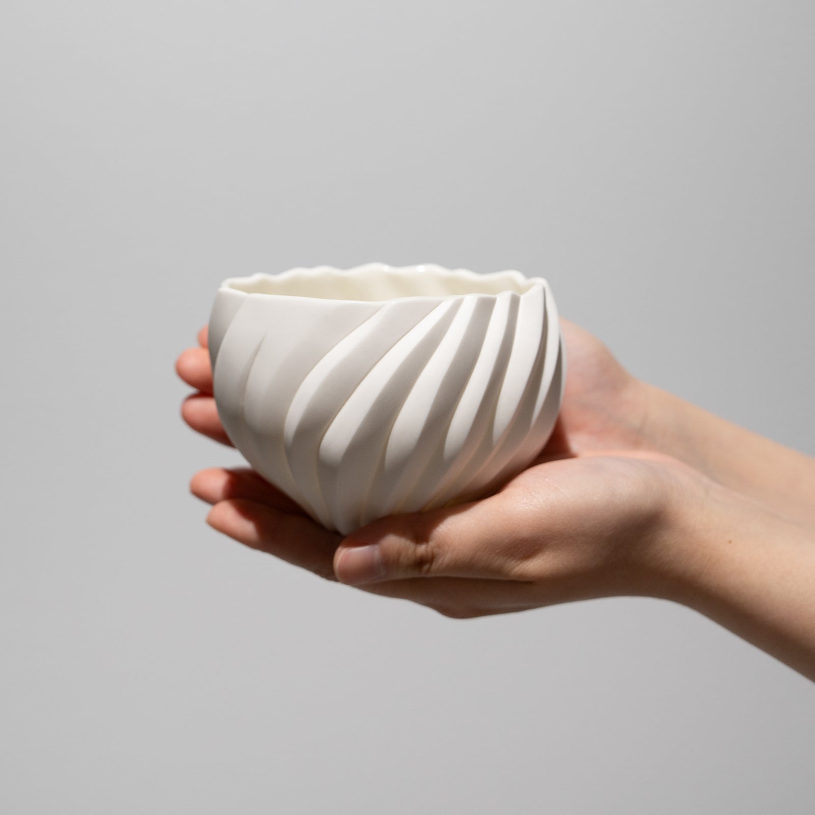 高橋奈己 / 白磁 茶碗（一点物） – HULS GALLERY TOKYO | 現代工芸