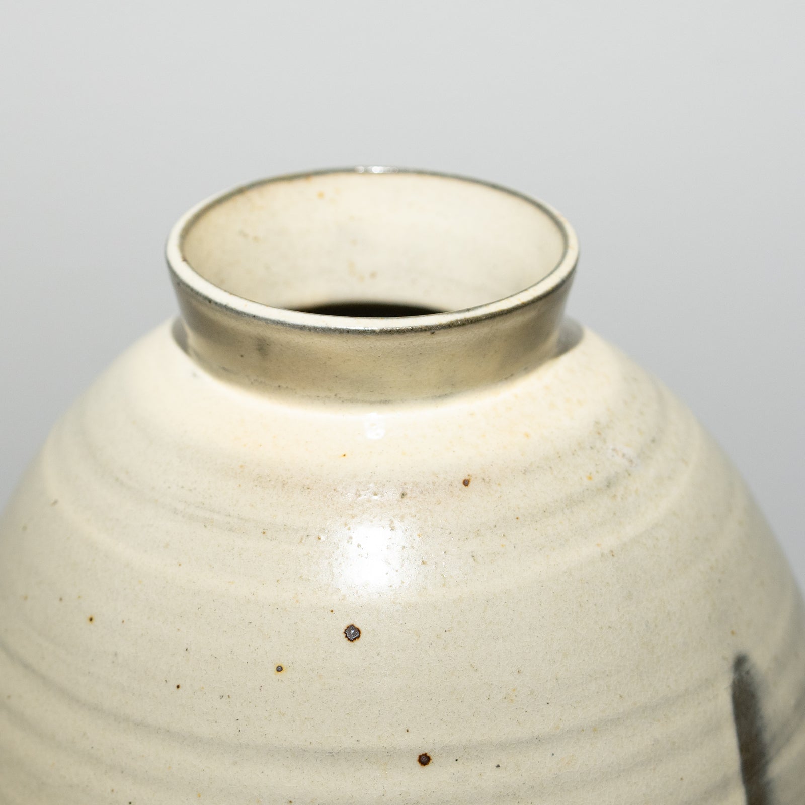 中里健太 / 粉引壺（一点物） – HULS GALLERY TOKYO | 現代工芸ギャラリー