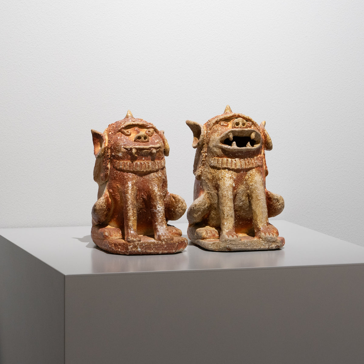 銅置物⑅犬(丸皿)⑅インドネシア Animal Collection – HULS GALLERY TOKYO | 現代工芸ギャラリー
