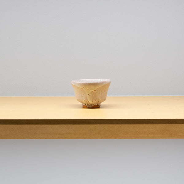 <tc>Takao Tahara / White Glaze Sake Cup</tc>