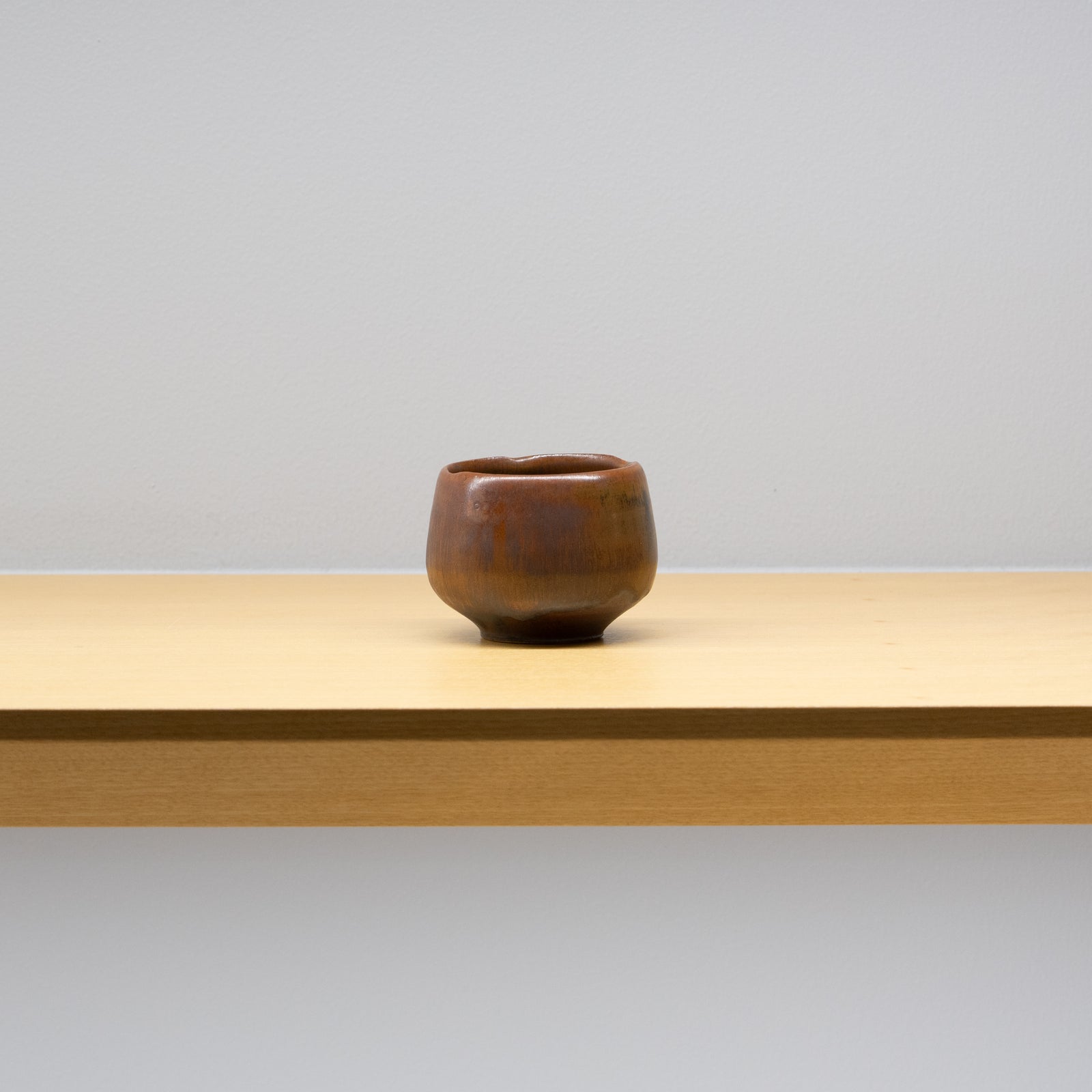 田原崇雄 / 鉄釉ぐい呑（一点物） – HULS GALLERY TOKYO | 現代工芸