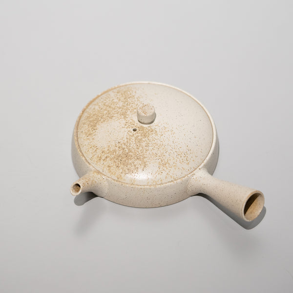 <tc>Seiji Ito / White Flat Teapot (M) with Oyster Shell Powder</tc>