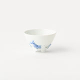 平戸菊蝶飾染付丸形杯（蟋蟀）