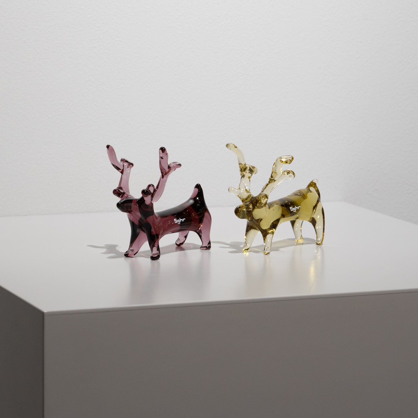 トナカイのアート 99/100 限定版 トナカイ オーナメント ワインレッド – HULS GALLERY TOKYO | 現代工芸