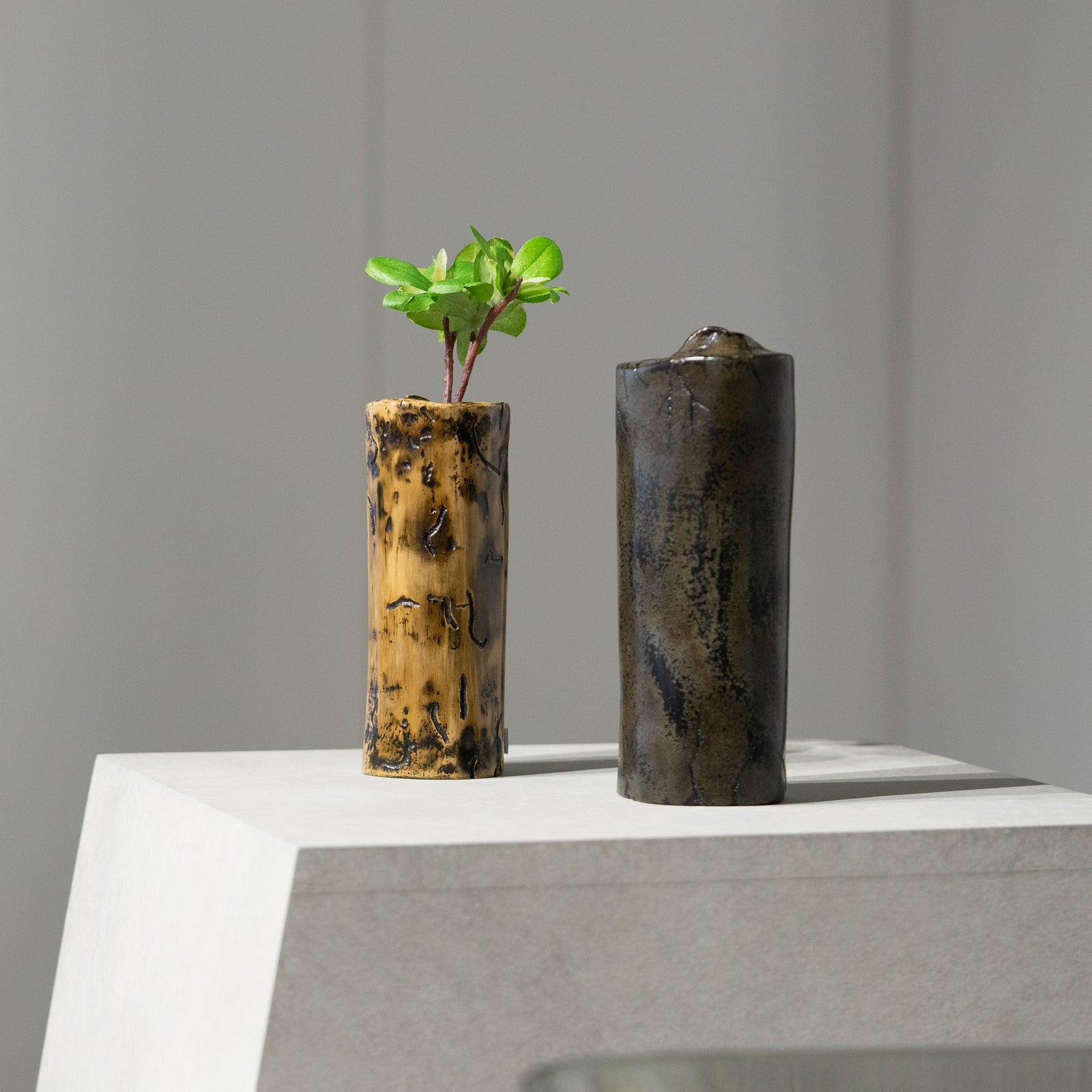 小路貴穂 / 花器・虫喰 白（一点物） – HULS GALLERY TOKYO