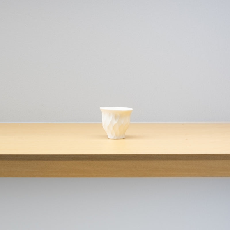 <tc>Ryosuke Ando / Swayed Tea Cup White</tc>