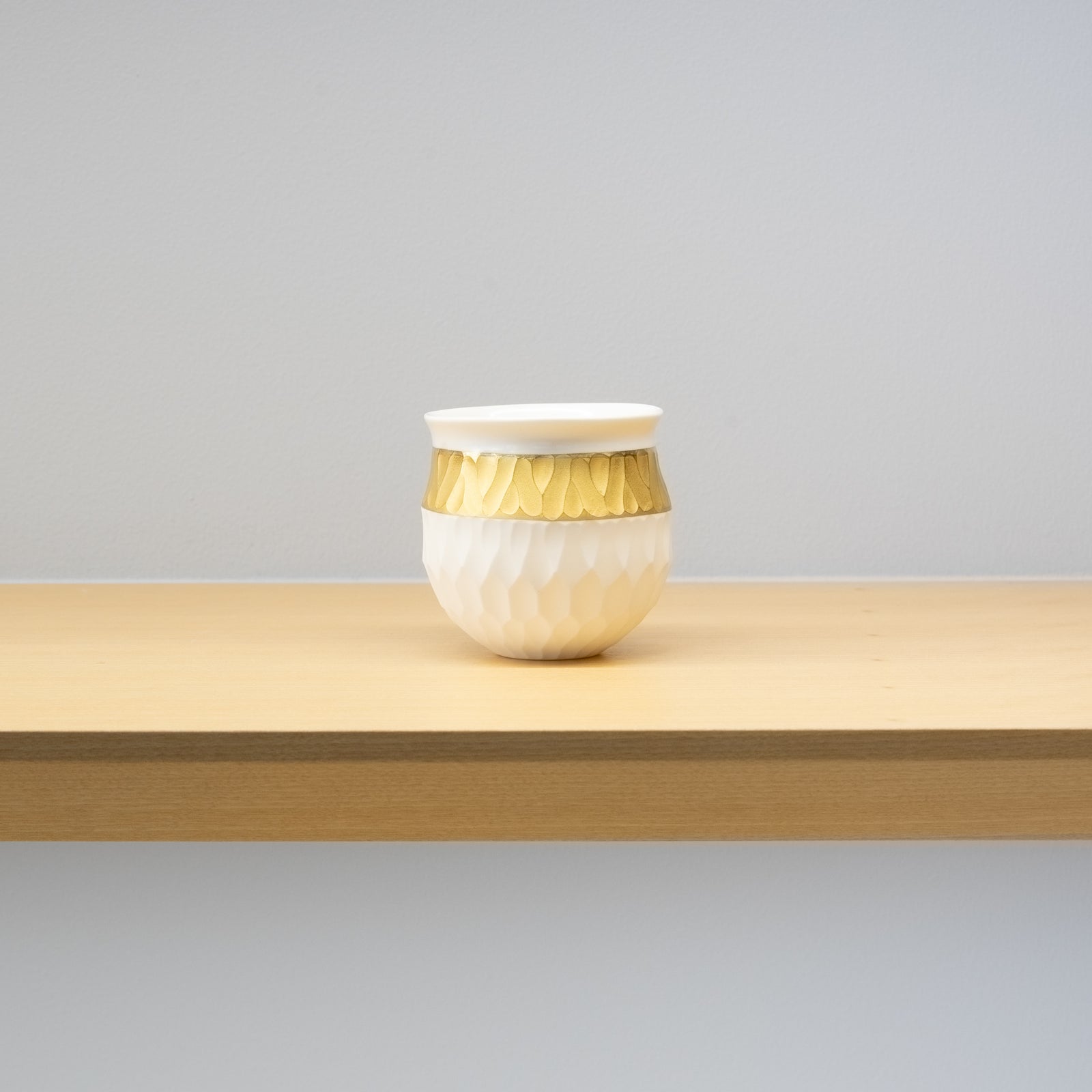 安藤良輔 / まるい湯呑み 金彩 – HULS GALLERY TOKYO | 現代工芸