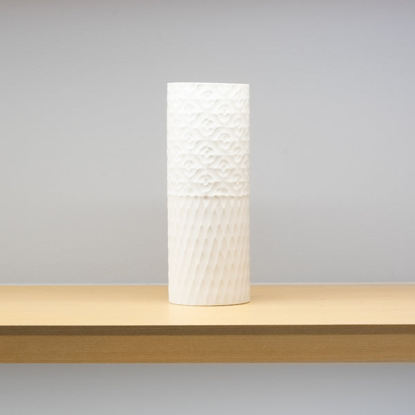 <tc>Ryosuke Ando / Cylindrical vase</tc>