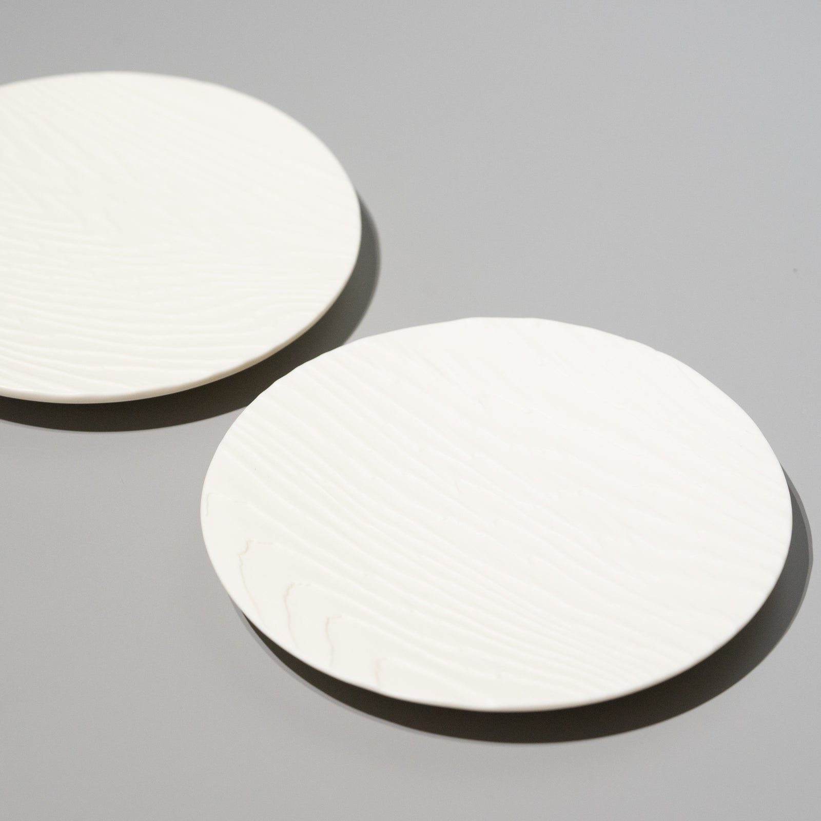 安藤良輔 / 木目丸皿16 焼き締め – HULS GALLERY TOKYO | 現代工芸