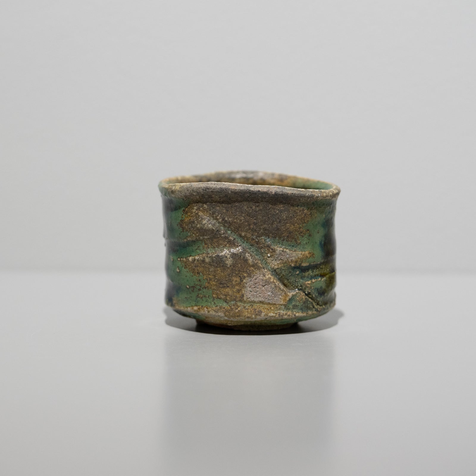 加藤亮太郎 / 織部酒呑（一点物） – HULS GALLERY TOKYO | 現代